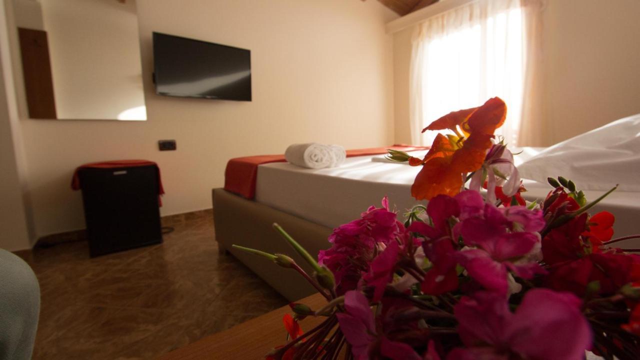 Paradise Lukova Hotel Kültér fotó