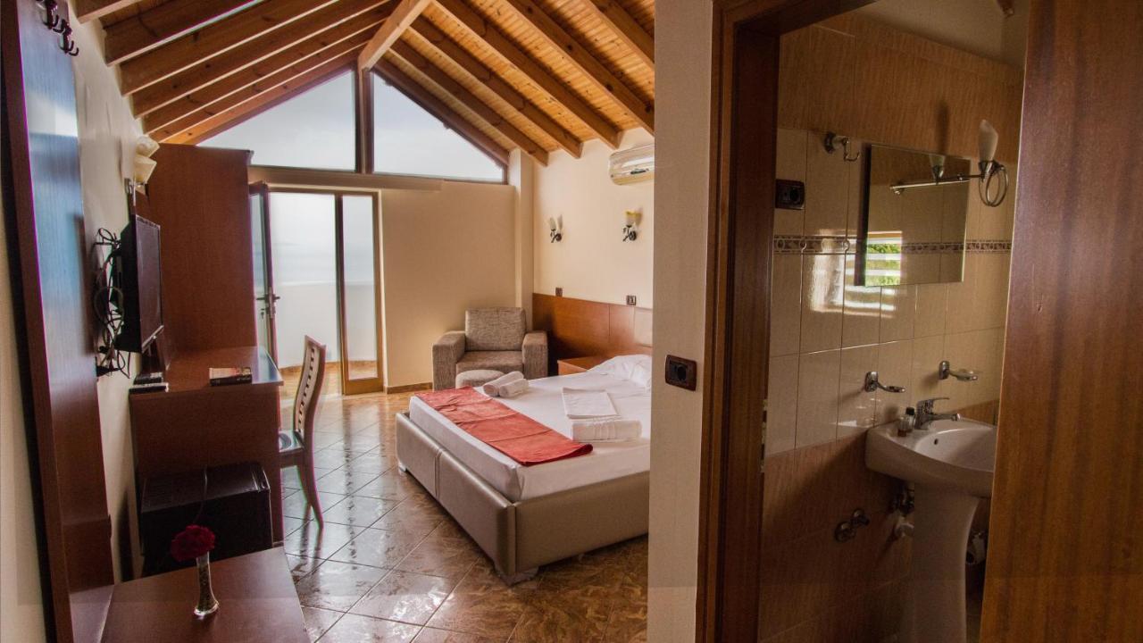 Paradise Lukova Hotel Kültér fotó