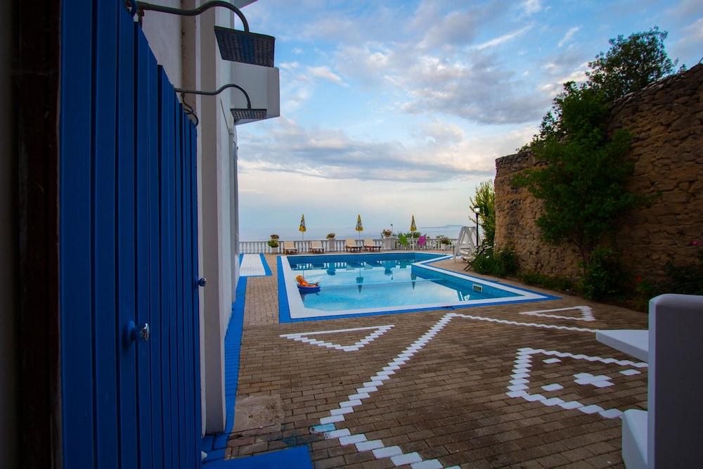 Paradise Lukova Hotel Kültér fotó