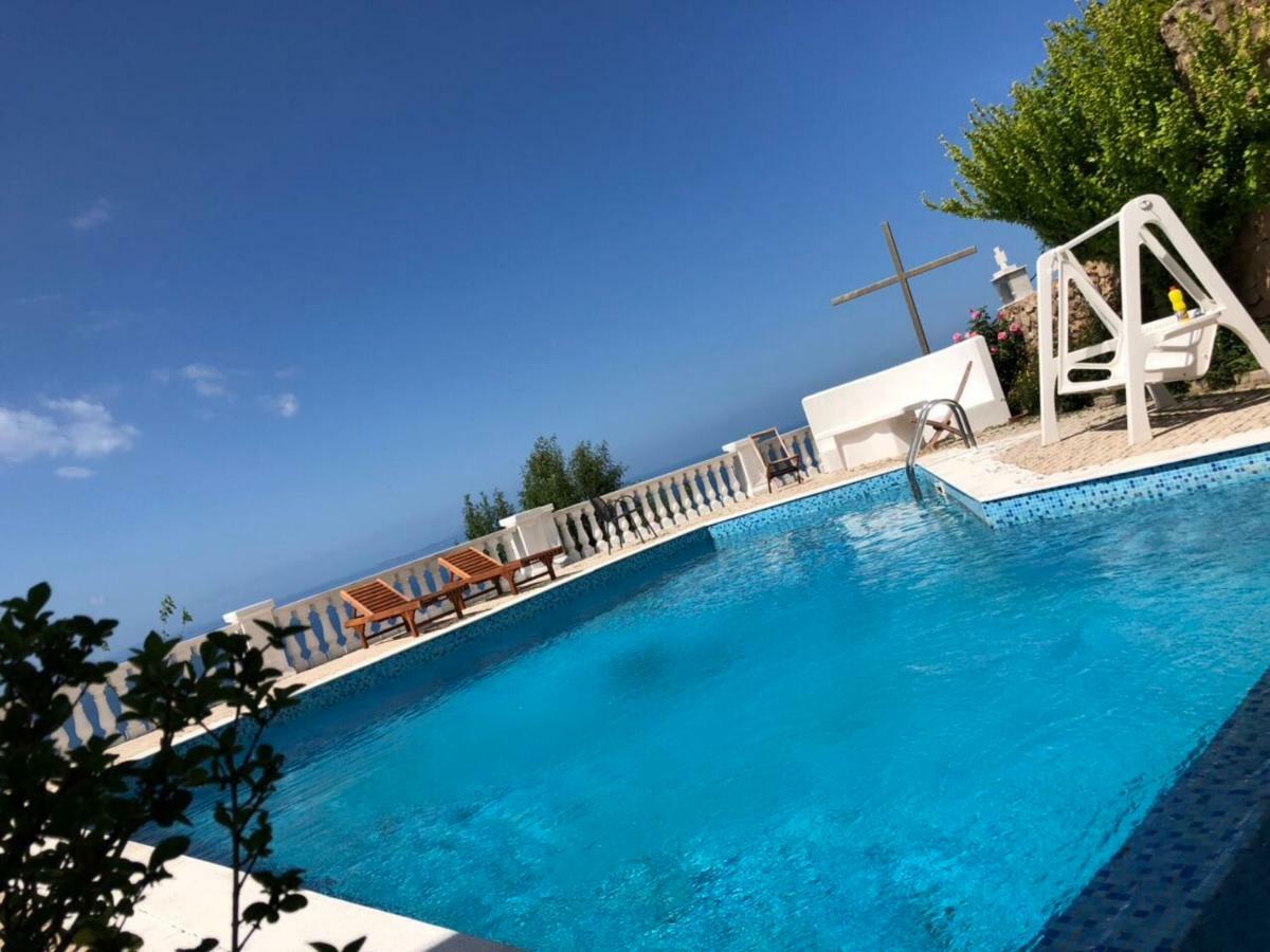 Paradise Lukova Hotel Kültér fotó